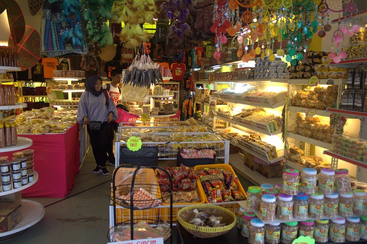 Pusat Jajanan oleh-oleh di Melaka