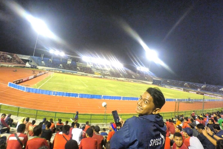 Nonton Timnas Indonesia di Stadion Manahan Solo