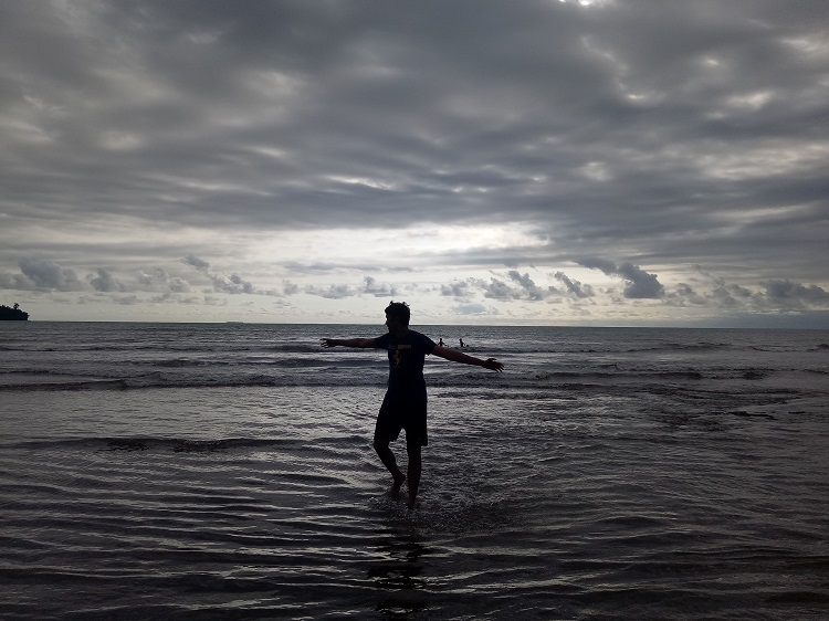 Manisnya Senja Pantai Air Mains Padang