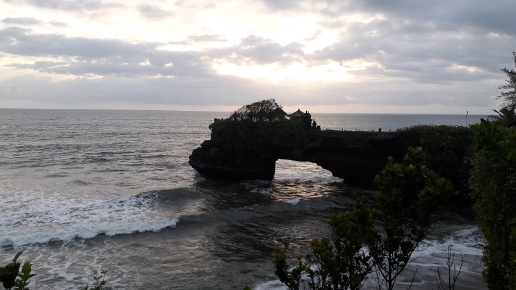 Day 3 di Bali, menikmati Pantai Canggu, Tanah Lot, hingga Jazzy Night di Ryoshi Café