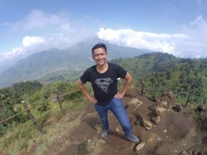 Puncak Sikunir dengan view Gunung Sindoro