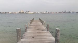 Pelabuhan Makassar dilihat dari Pulau Khayangan