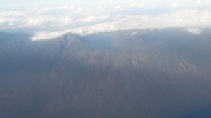 View Gunung Agung Bali dari Udara