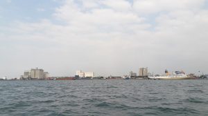 Pelabuhan Makassar dilihat dari seberang